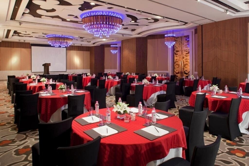Отель Crowne Plaza Today New Delhi Okhla 5*