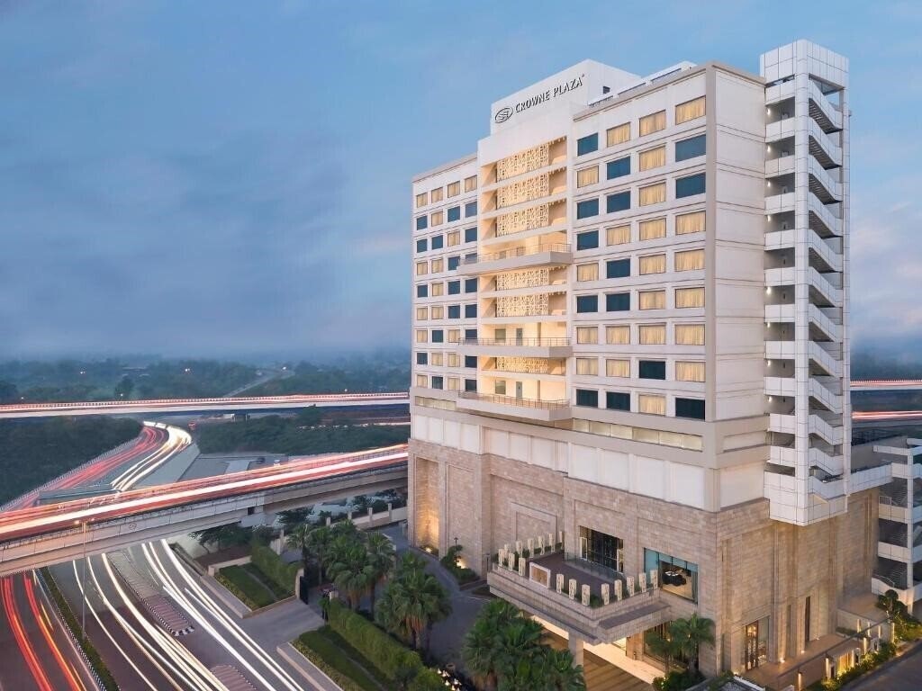 Отель Crowne Plaza, Mayur Vihar 5*