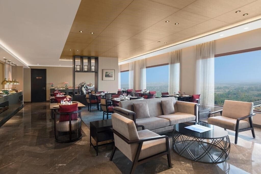 Изображение Crowne Plaza, Mayur Vihar 5*