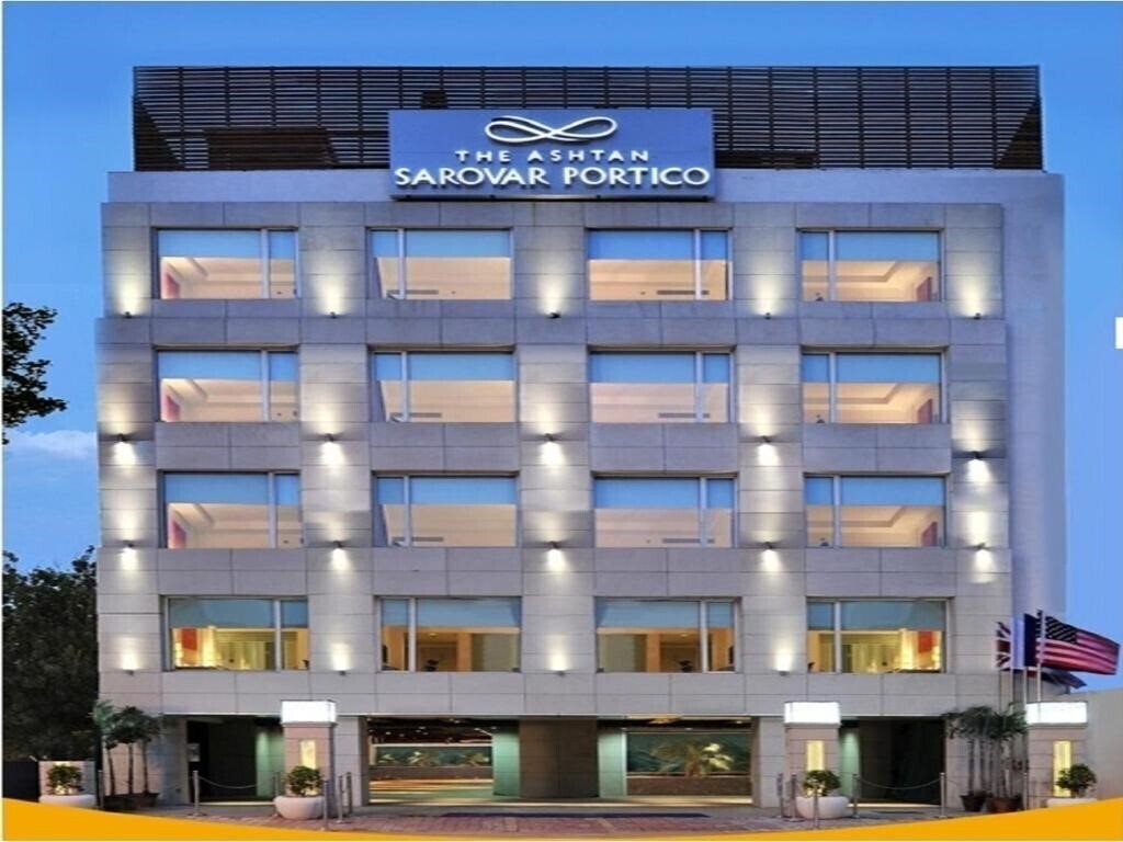 Отель The Ashtan Sarovar Portico 3*