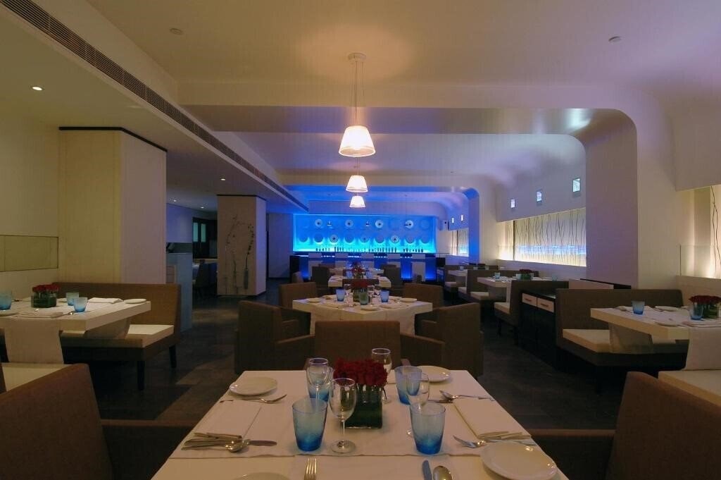 Фото The Hans Hotel 4*