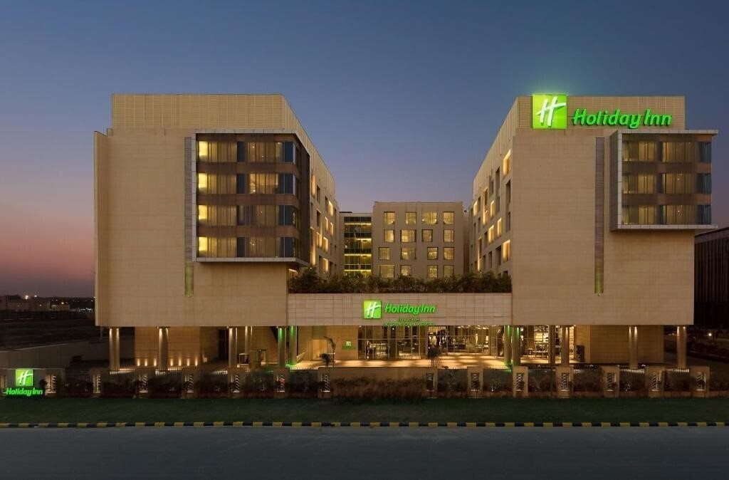 Отель Holiday Inn New Delhi International Airport 4*