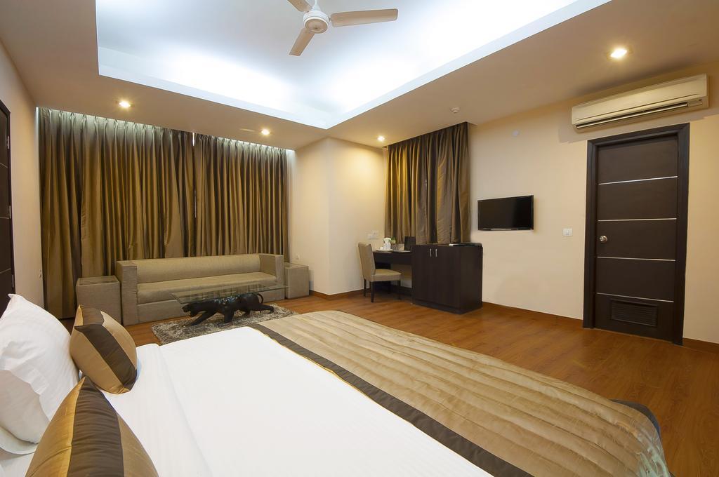 Готель Hotel Aura @ Airport 3*