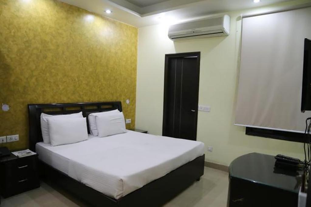 Фото Hotel Universe Inn 2*