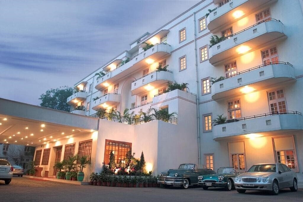 Отель Vivanta By Taj Ambassador 5*