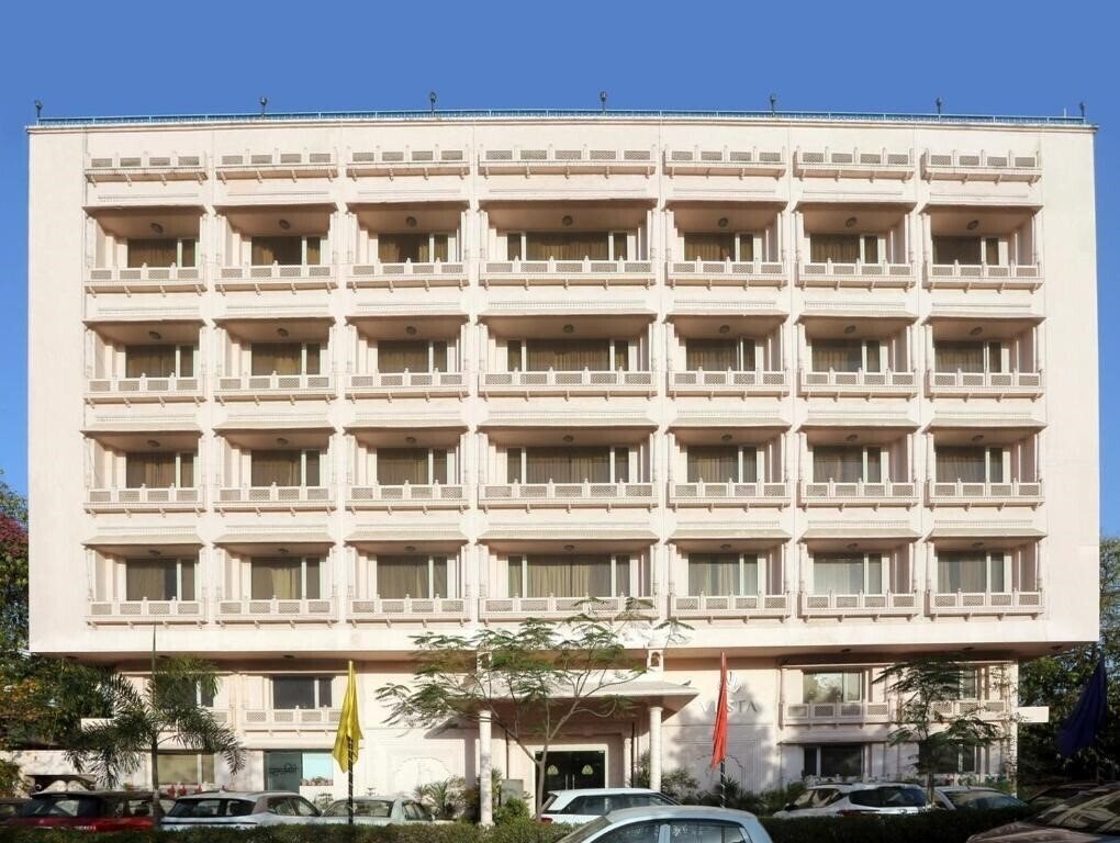 Отель Vesta Maurya Palace 3*