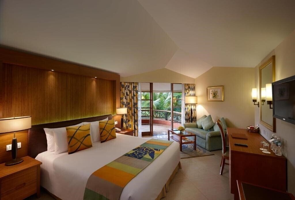 Фото Ramada Caravela Beach Resort 5*