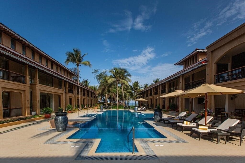 Отель Marquis Beach Resort 3*