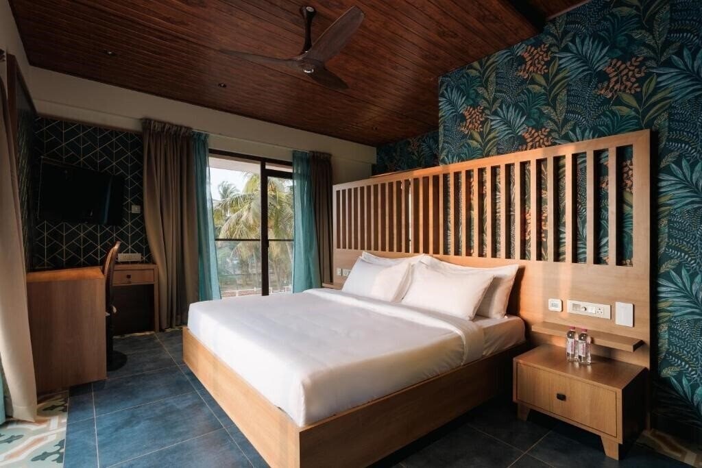 Отель Manthan Beach Resort 3*