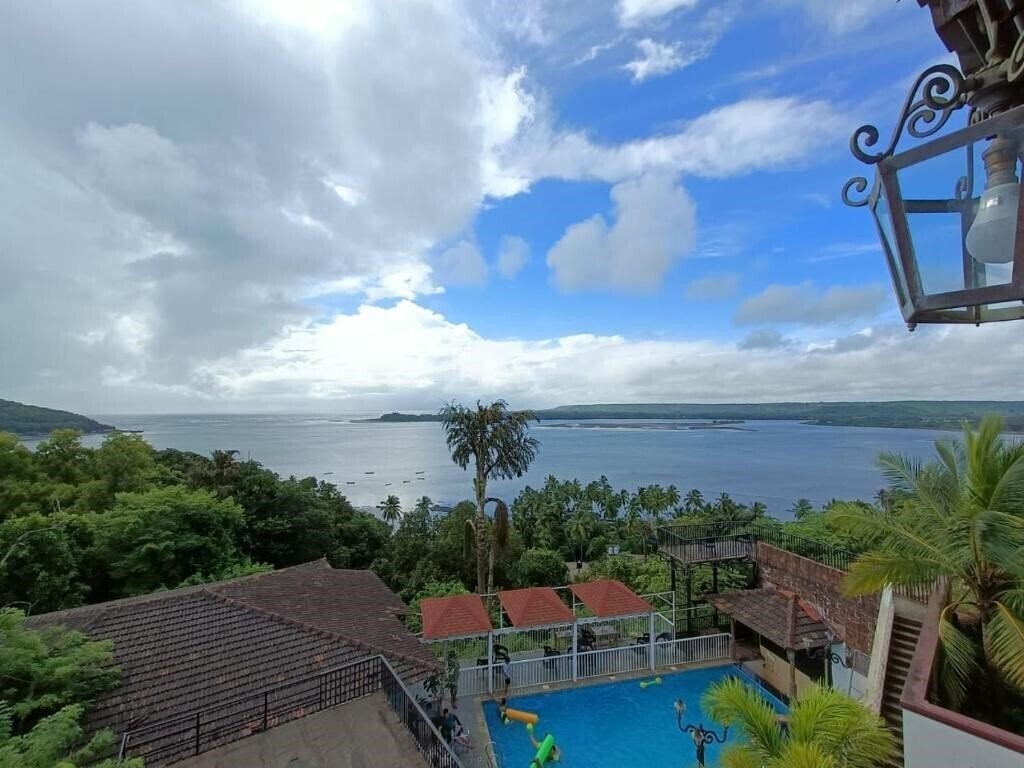 Готель Raposo Holiday Resort 3*