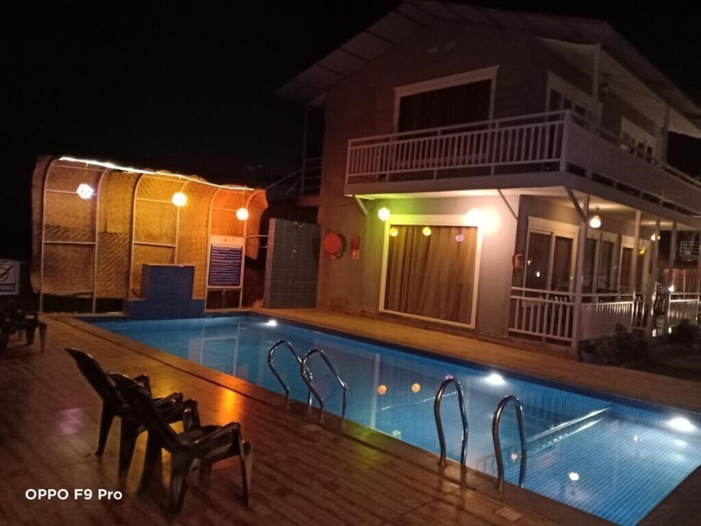 Отель Sea Shell Beach Cottages 3*