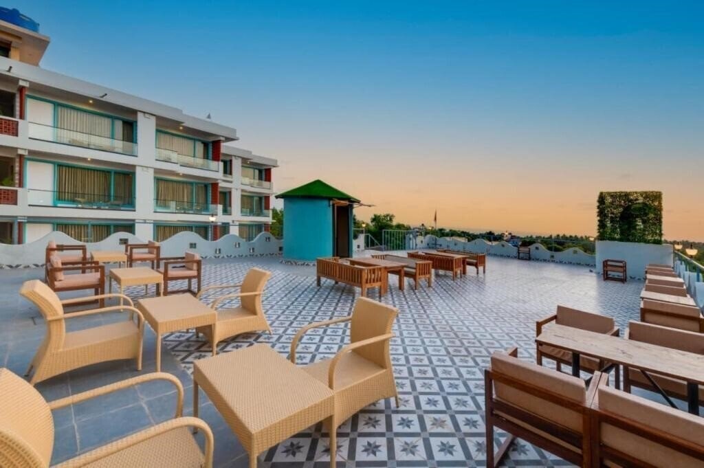 Готель Grand Continent Morjim 4*