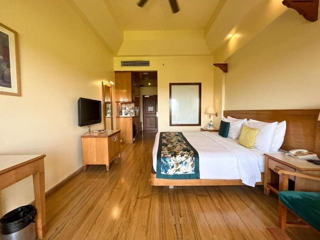Готель Acron Candolim Regina 4*