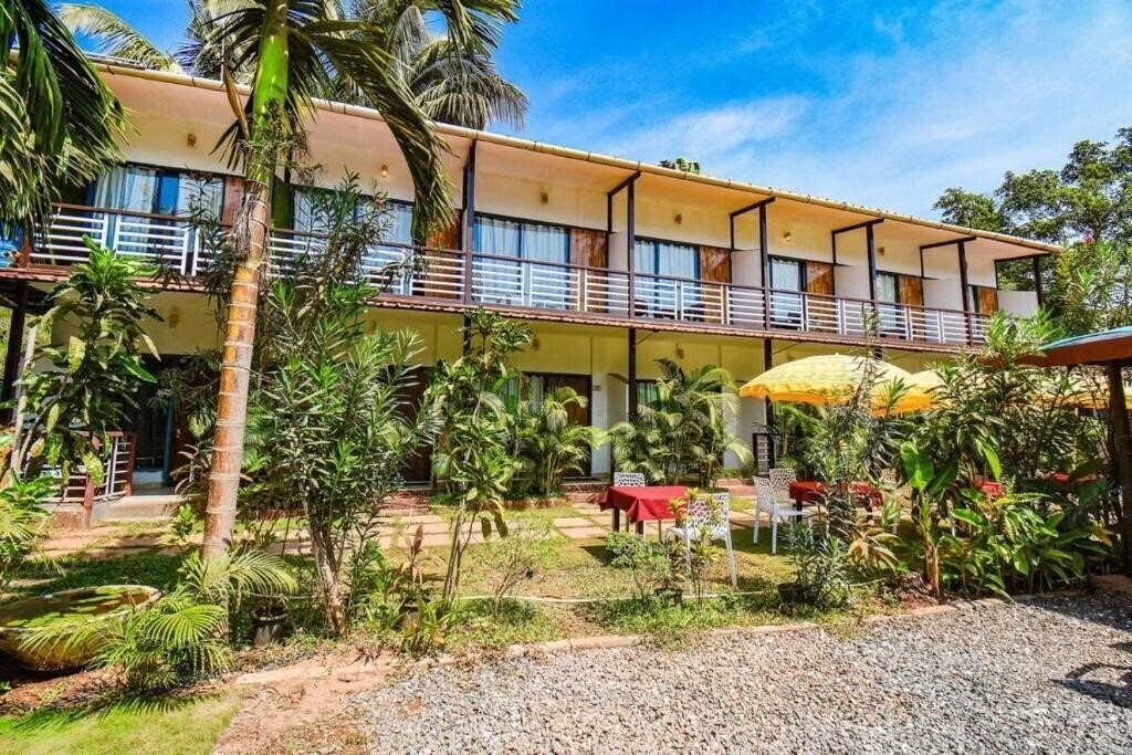 Отель Yogi Tree Beach Resort & Cafe 2*