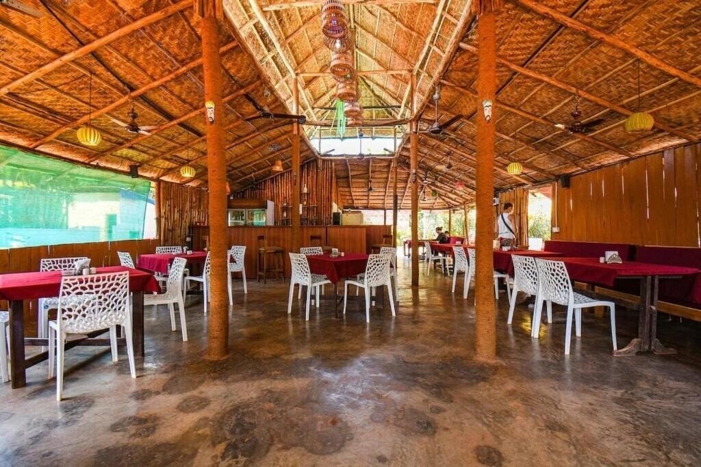 Фотография Yogi Tree Beach Resort & Cafe 2*