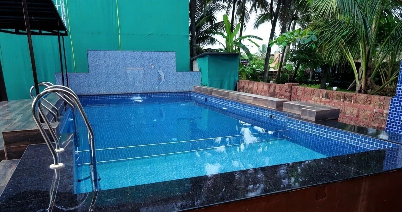 Готель La Azure Beach Resort 2*