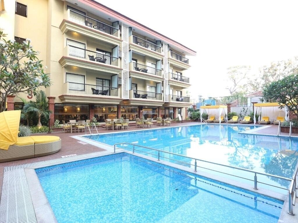 Готель Deltin Suites 3*