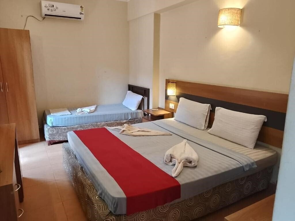 Фото Sea Breeze Candolim 3*