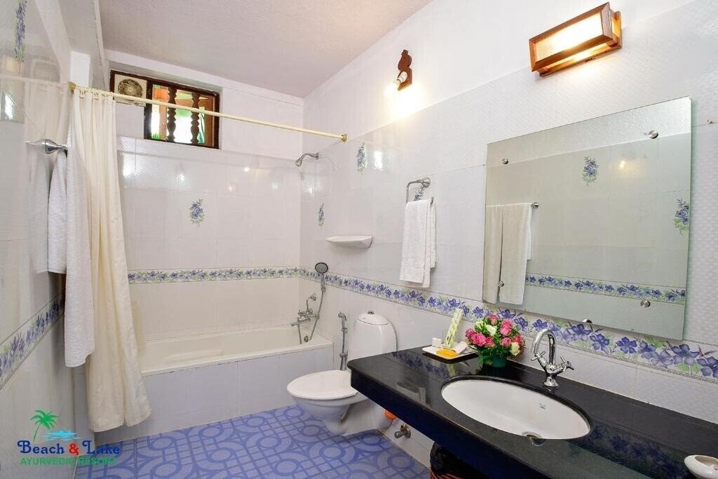 Фотография Beach & Lake Ayurvedic Resort 4*