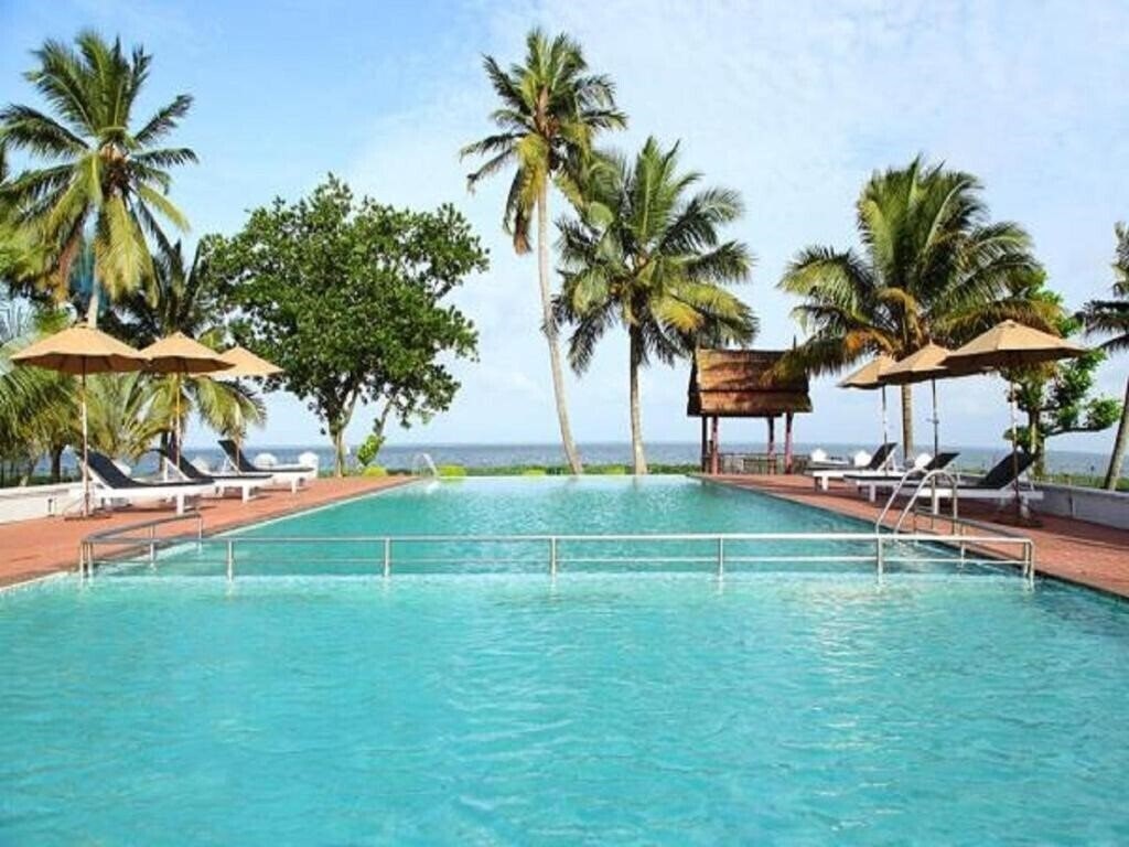 Отель Abad Whispering Palms 3*