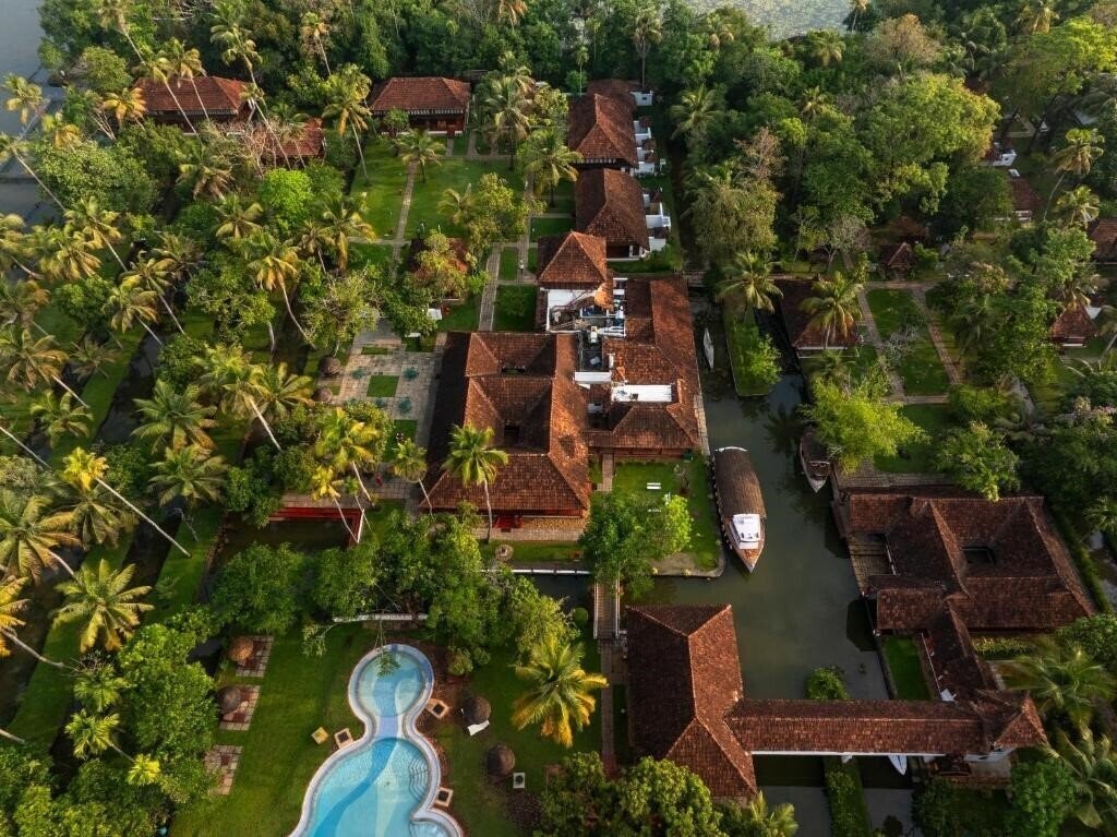 Готель Coconut Lagoon Kumarakom 4*
