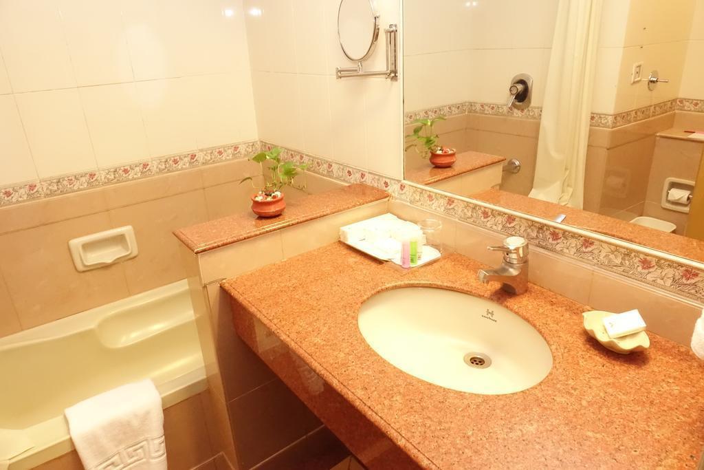 Фото Abad Atrium (ex. Abad Atrium Cochin) 4*