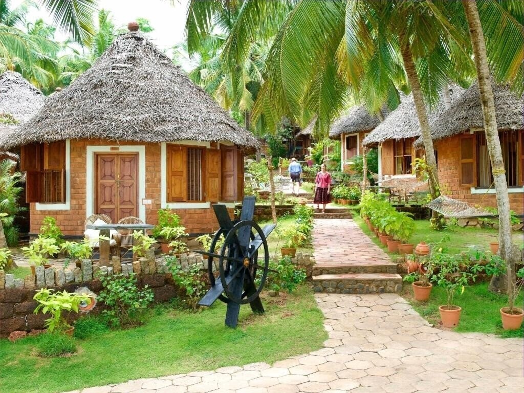 Готель Manaltheeram Ayurveda Beach Village 3*