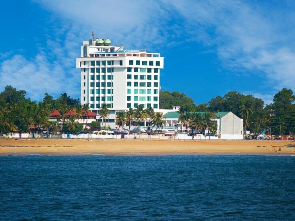 Готель The Quilon Beach Hotel & Convention Centre 4*