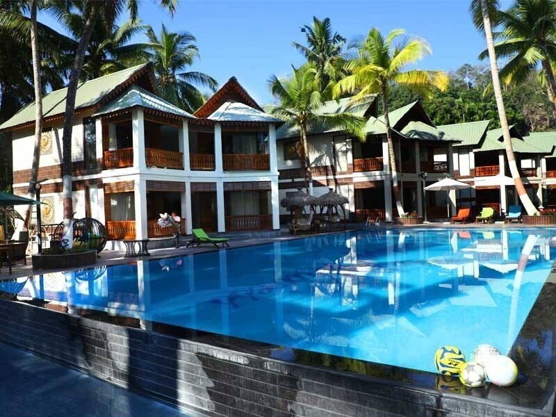 Готель Sandyy Wavess Beach Resort 4*