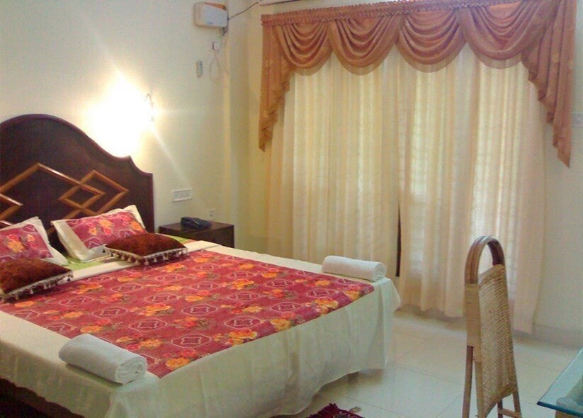 Фото Goldensands Beach Resort 2*