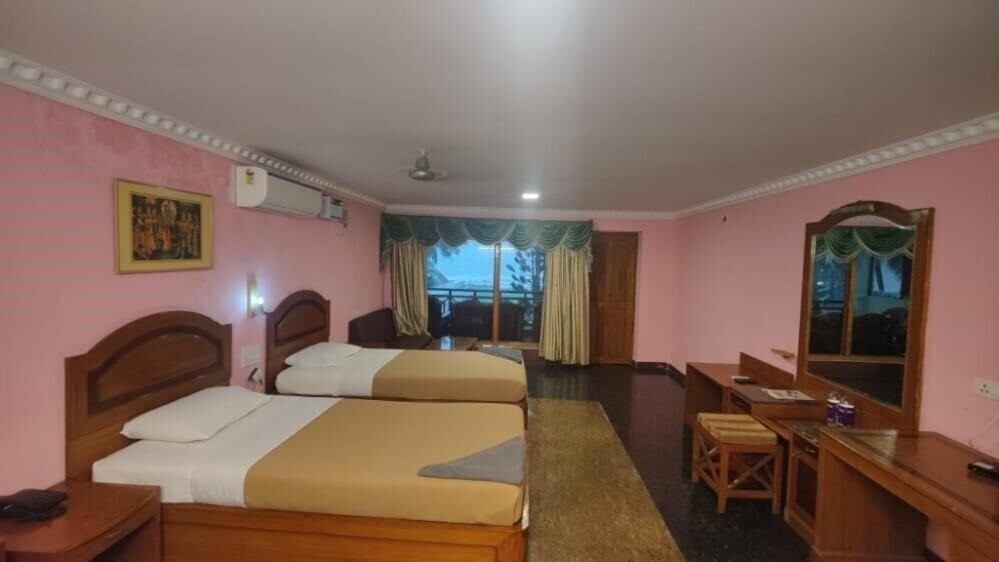 Готель Sea Breeze 3*