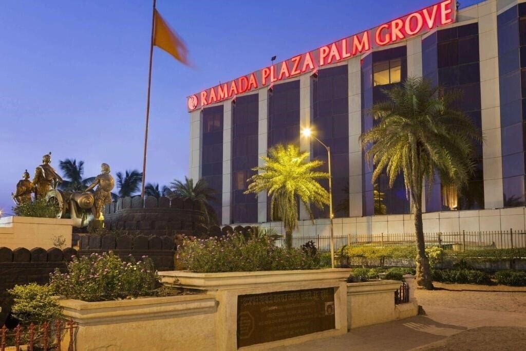Готель Ramada Plaza Palm Grove 5*