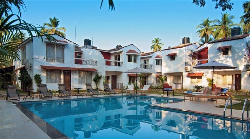 Отель Whispering Woods 3*