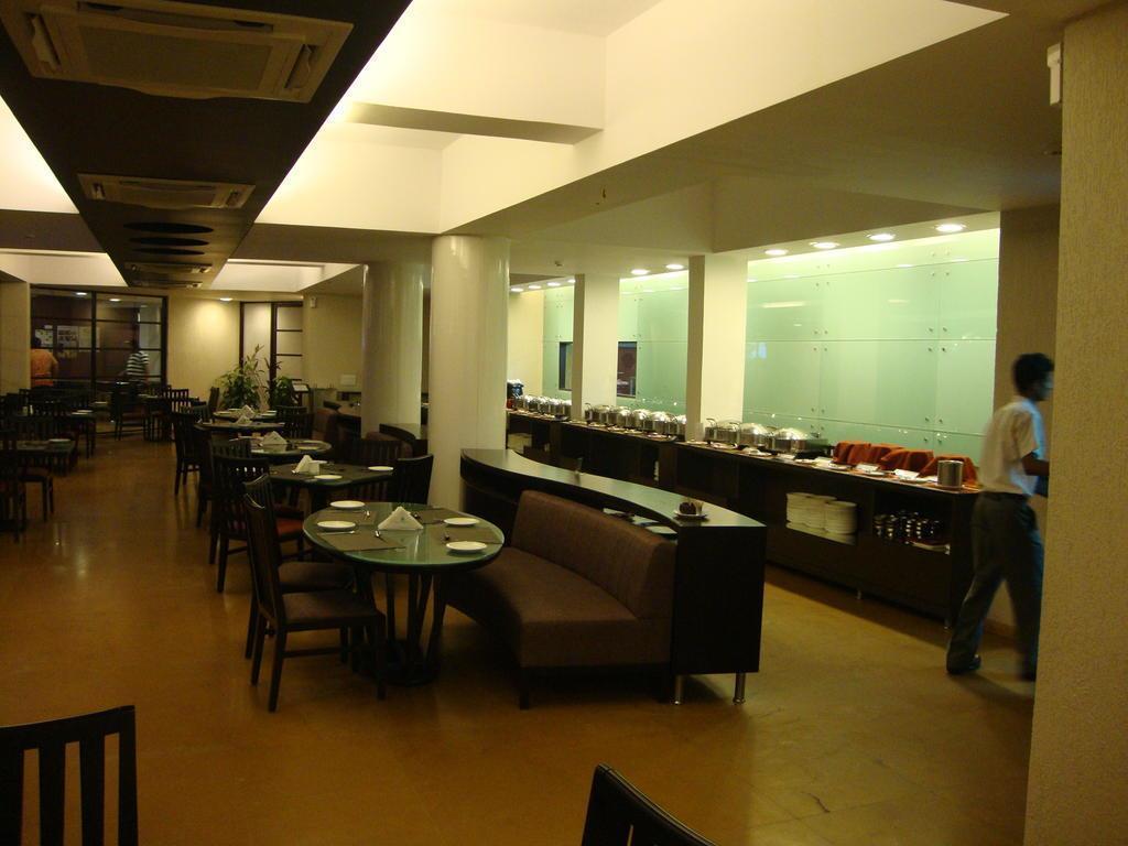 Фотографія Whispering Palms 4*