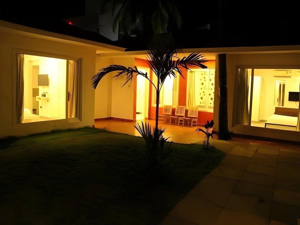 Отель Paparazzi Beach Resort 3*