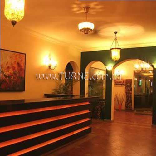 Отель La Gulls Court 3*