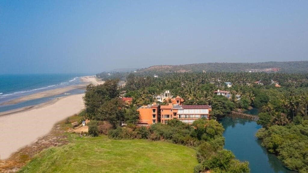 Отель Regenta Place Mandrem Beach Resort 4*