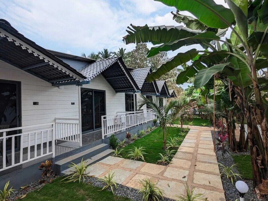 Готель White Tree Resort 2*