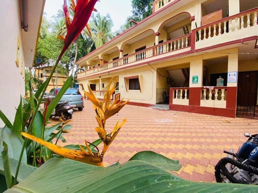 Отель Hotel Rohit Holiday Homes 2*