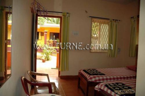 Отель Yellow House 2*