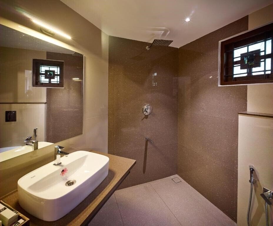 Фотографія Deshaadan Cliff And Beach Resort 3*