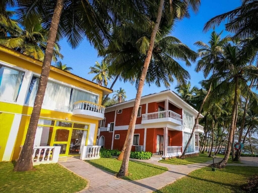 Готель Bambolim Beach Resort 3*