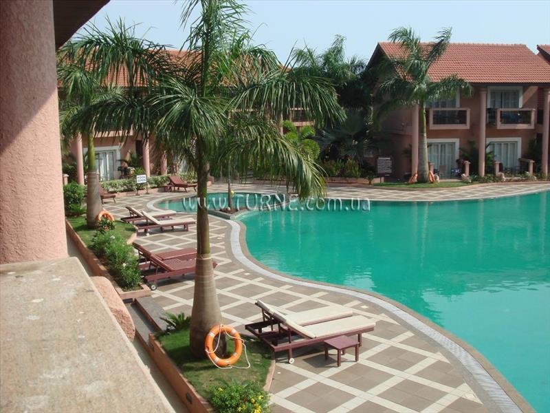 Готель The Golden Crown Hotel 4*