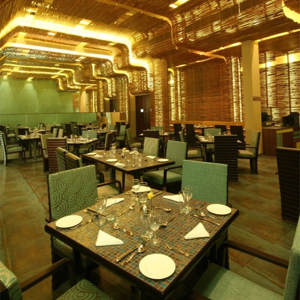 Фотографія The Golden Crown Hotel 4*