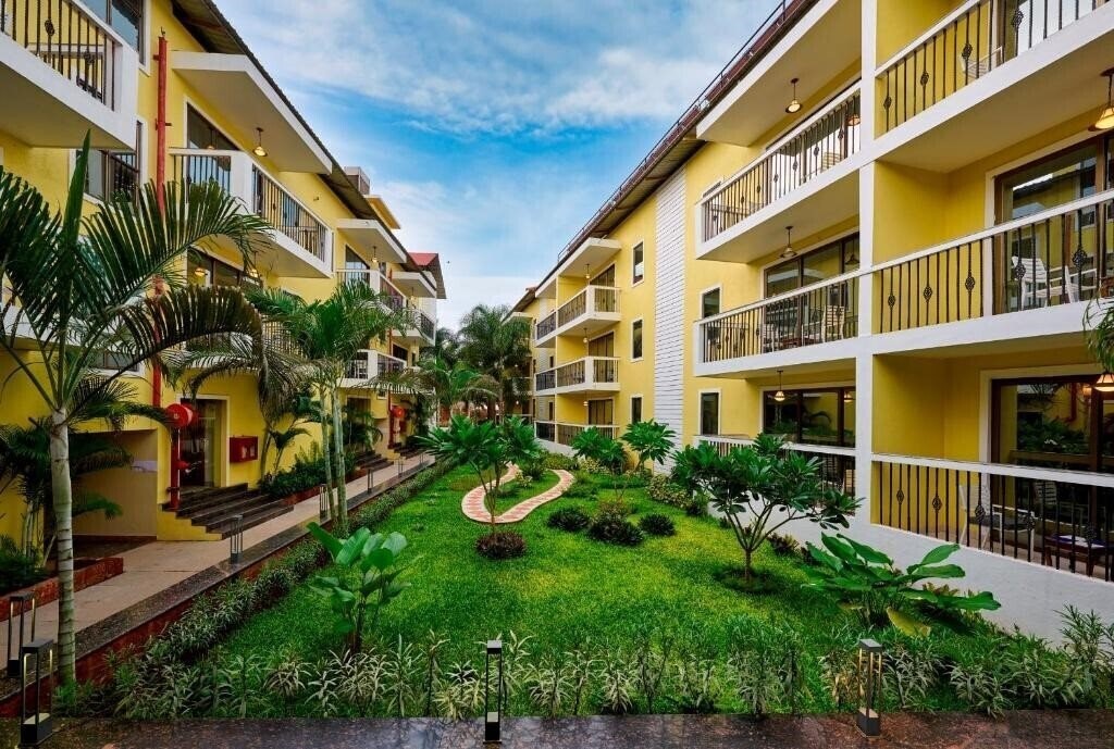 Готель Sea Breeze Sarovar Portico 4*