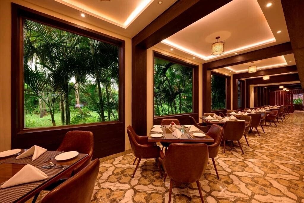 Фотографія Sea Breeze Sarovar Portico 4*