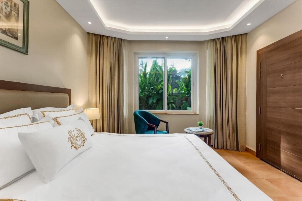 Фото Masaka Suites 4*