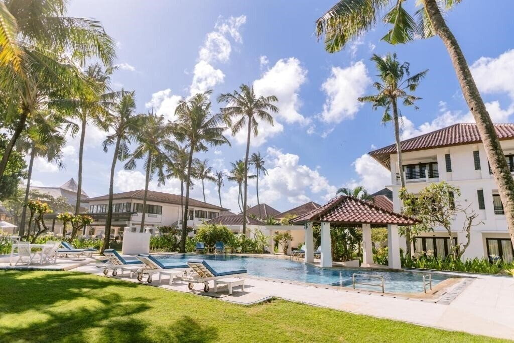 Отель Legong Keraton Beach Hotel 3*