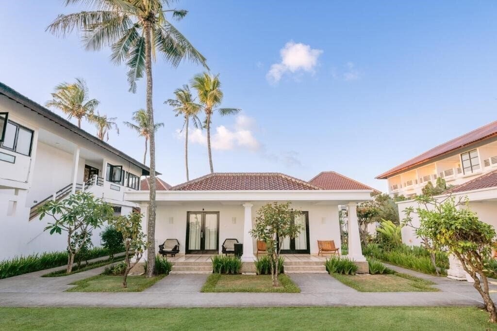 Фотографія Legong Keraton Beach Hotel 3*