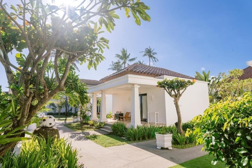 Зображення Legong Keraton Beach Hotel 3*